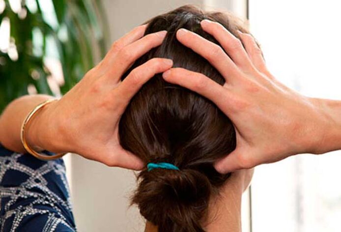 Massaggio alla testa con osteocondosi cervicale